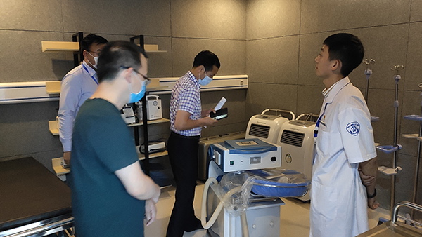 图2 医务科专家现场考察.jpg