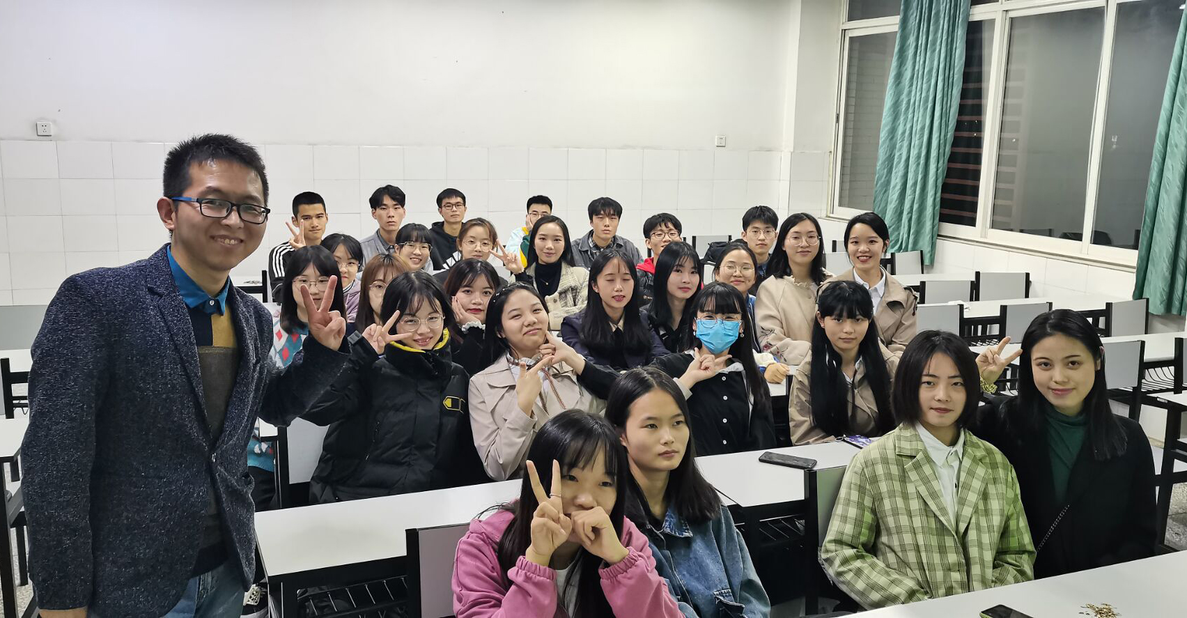 图2 会后合影 1.jpg