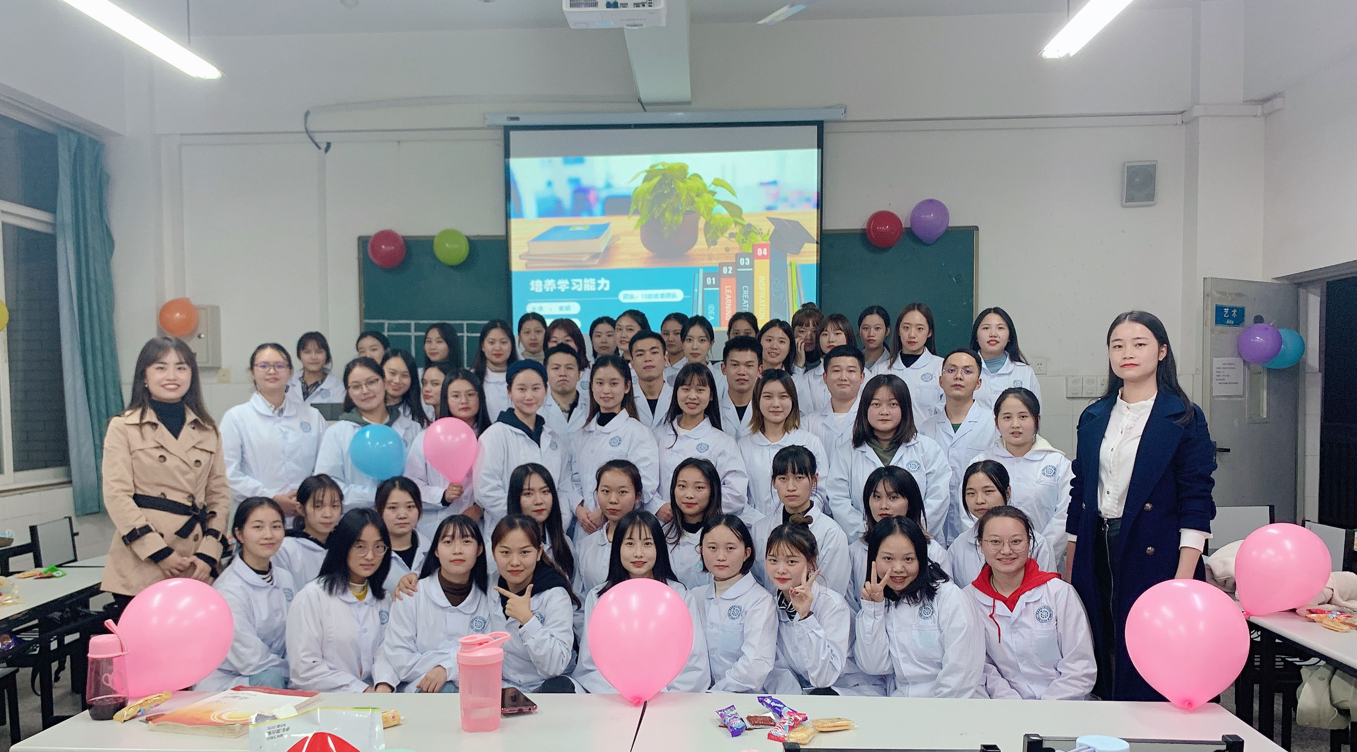 图1 会后合影1.jpg