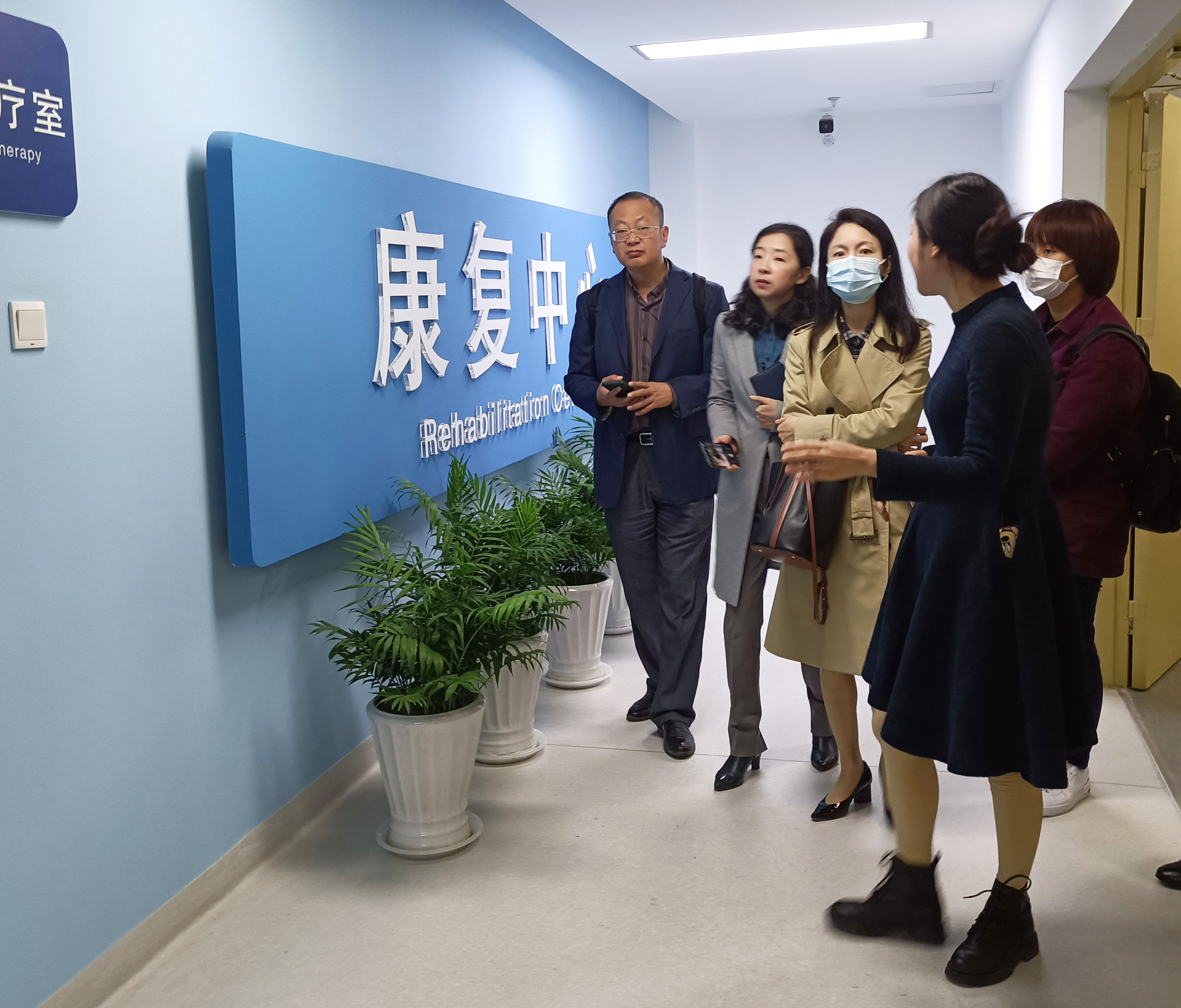 图2-2 参观众和护理中心.jpg