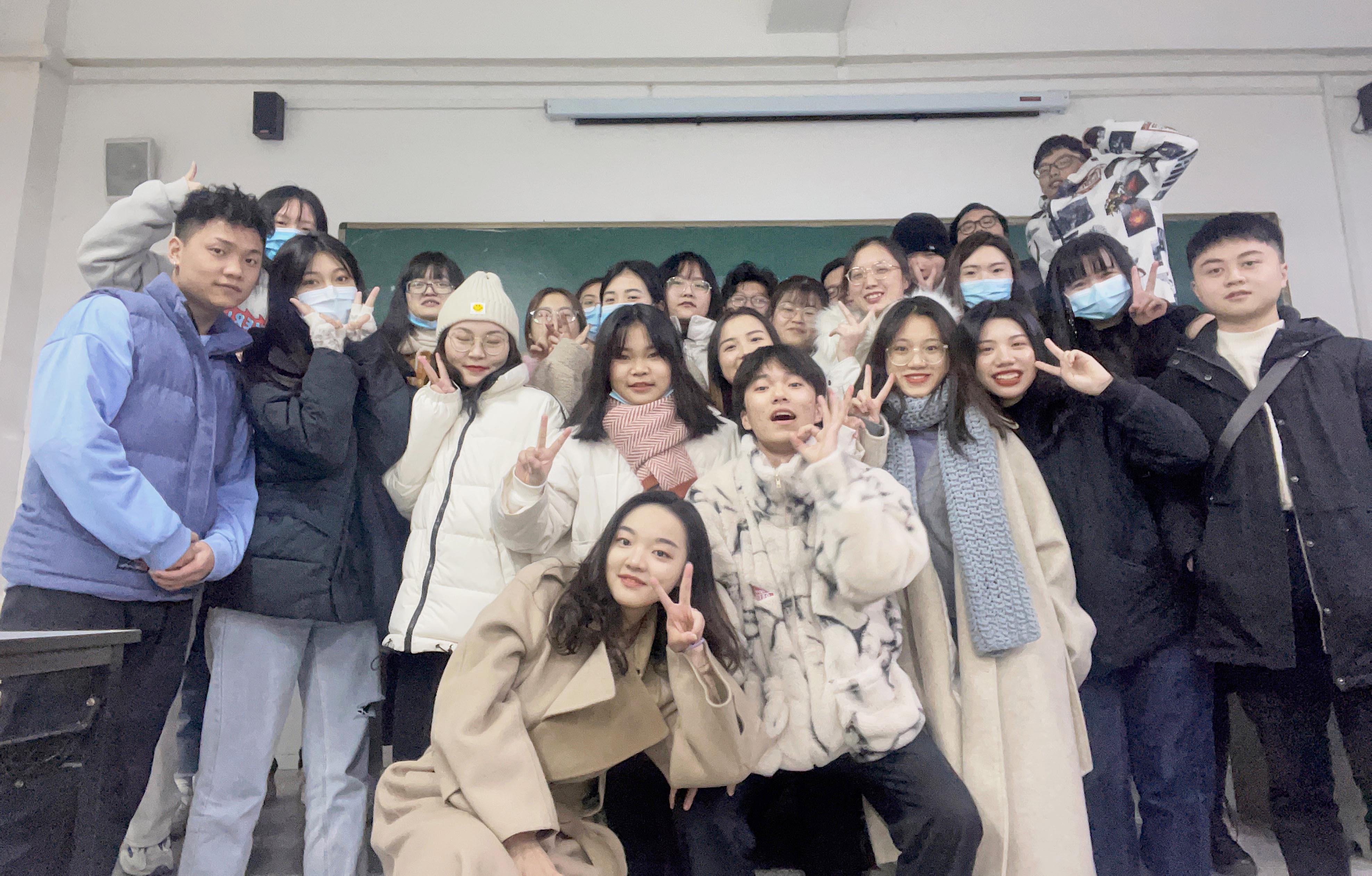 图2 2019级社会工作专业活动合影1.jpg